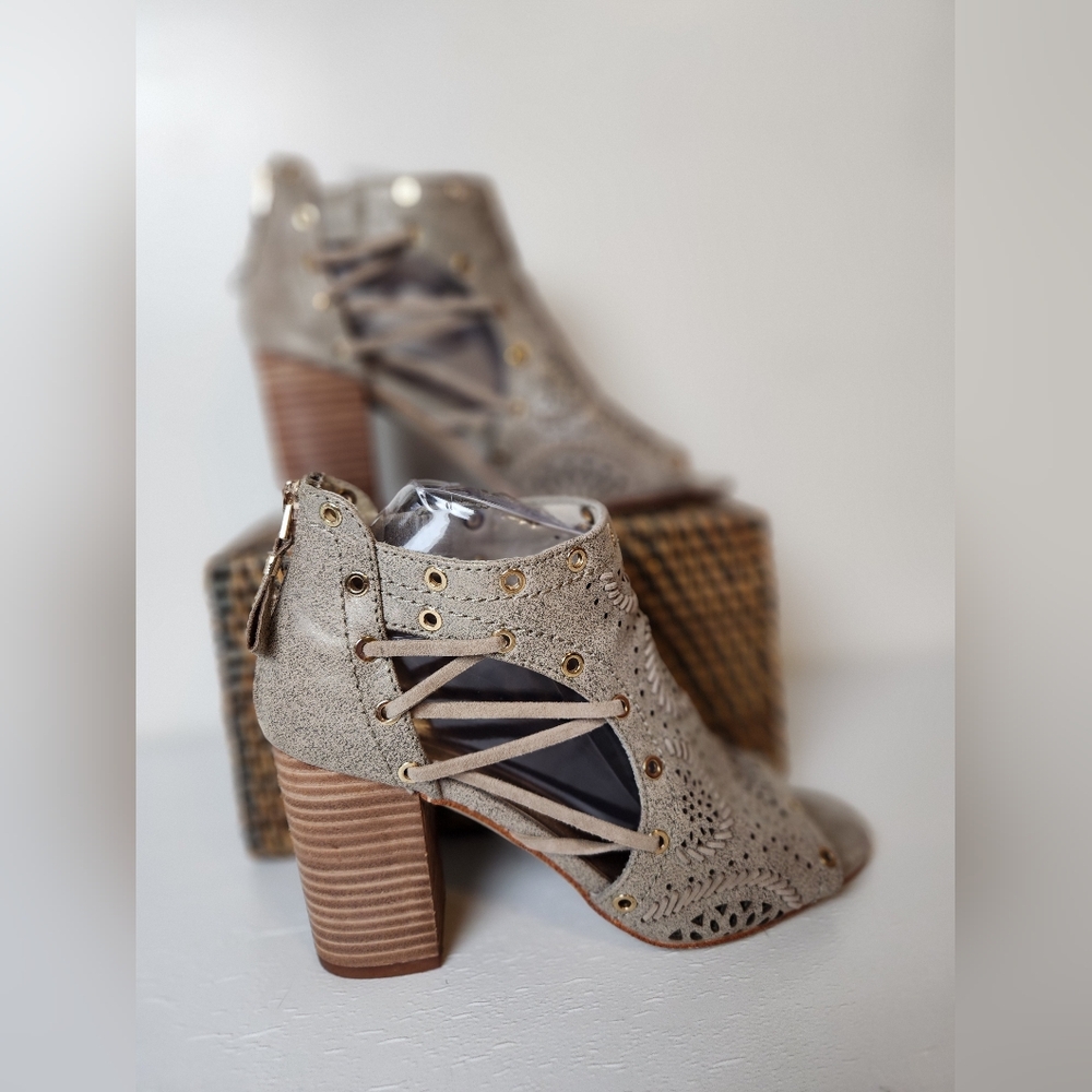 Latigo Leather Saelena Handcrafted Gold Grommet Zip Back Peep-Toe Block Heel - Picture 2 of 14